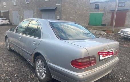 Mercedes-Benz E-Класс, 2000 год, 388 000 рублей, 2 фотография
