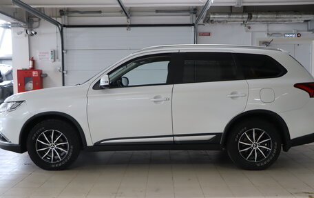 Mitsubishi Outlander III рестайлинг 3, 2016 год, 1 349 990 рублей, 4 фотография