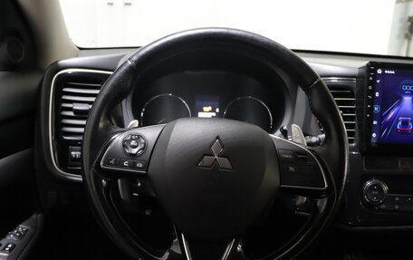 Mitsubishi Outlander III рестайлинг 3, 2016 год, 1 349 990 рублей, 10 фотография