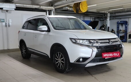 Mitsubishi Outlander III рестайлинг 3, 2016 год, 1 349 990 рублей, 3 фотография