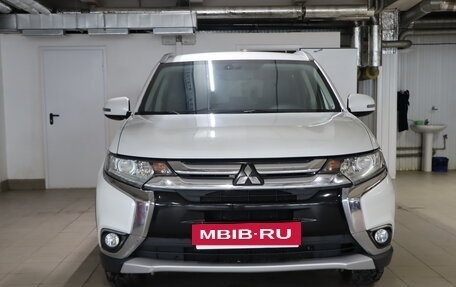 Mitsubishi Outlander III рестайлинг 3, 2016 год, 1 349 990 рублей, 2 фотография