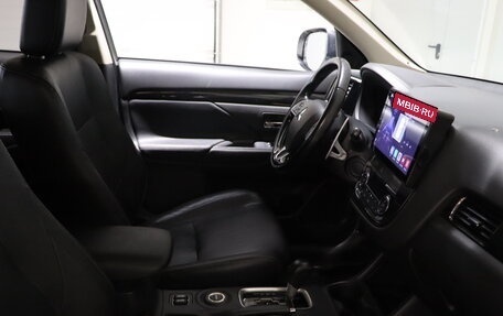 Mitsubishi Outlander III рестайлинг 3, 2016 год, 1 349 990 рублей, 12 фотография