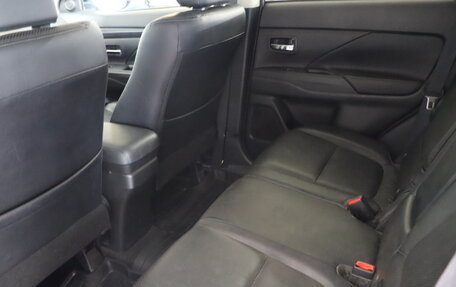 Mitsubishi Outlander III рестайлинг 3, 2016 год, 1 349 990 рублей, 19 фотография