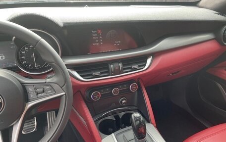 Alfa Romeo Stelvio, 2019 год, 3 250 000 рублей, 5 фотография