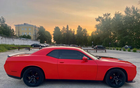 Dodge Challenger III рестайлинг 2, 2019 год, 3 250 000 рублей, 6 фотография