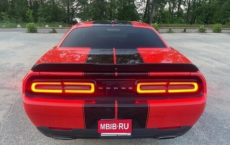 Dodge Challenger III рестайлинг 2, 2019 год, 3 250 000 рублей, 8 фотография