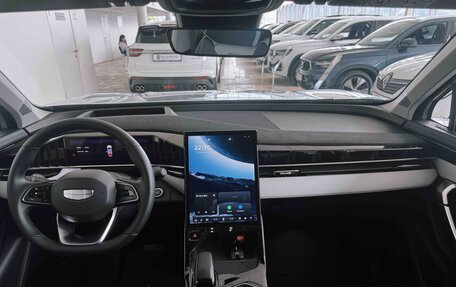 Geely Atlas, 2023 год, 2 750 000 рублей, 8 фотография
