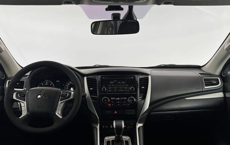 Mitsubishi Pajero Sport III рестайлинг, 2021 год, 2 589 000 рублей, 17 фотография