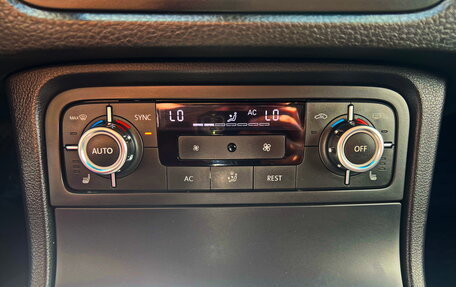 Volkswagen Touareg III, 2012 год, 2 078 600 рублей, 22 фотография