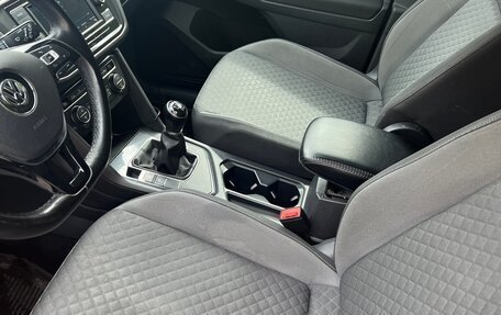 Volkswagen Tiguan II, 2018 год, 1 650 000 рублей, 8 фотография