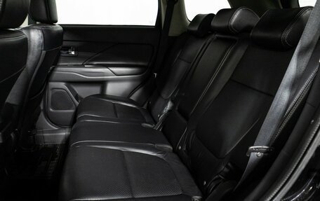 Mitsubishi Outlander III рестайлинг 3, 2013 год, 849 898 рублей, 10 фотография