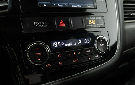 Mitsubishi Outlander III рестайлинг 3, 2013 год, 849 898 рублей, 18 фотография