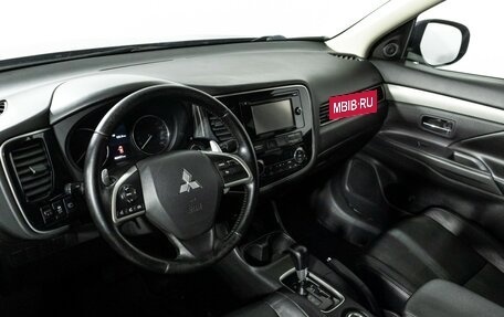 Mitsubishi Outlander III рестайлинг 3, 2013 год, 849 898 рублей, 11 фотография