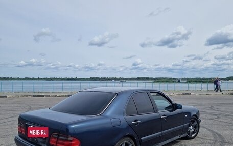 Mercedes-Benz E-Класс, 1996 год, 365 000 рублей, 2 фотография
