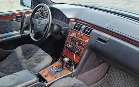 Mercedes-Benz E-Класс, 1996 год, 365 000 рублей, 5 фотография