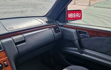 Mercedes-Benz E-Класс, 1996 год, 365 000 рублей, 9 фотография