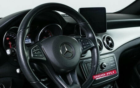 Mercedes-Benz GLA, 2019 год, 2 400 000 рублей, 15 фотография