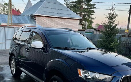 Mitsubishi Outlander III рестайлинг 3, 2011 год, 950 000 рублей, 3 фотография