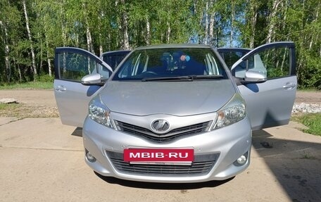 Toyota Vitz, 2012 год, 830 000 рублей, 2 фотография