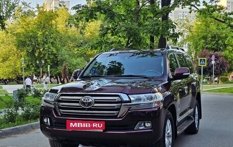 Toyota Land Cruiser 200, 2018 год, 5 999 000 рублей, 4 фотография
