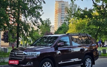 Toyota Land Cruiser 200, 2018 год, 5 999 000 рублей, 3 фотография