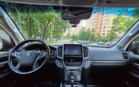 Toyota Land Cruiser 200, 2018 год, 5 999 000 рублей, 18 фотография