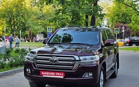 Toyota Land Cruiser 200, 2018 год, 5 999 000 рублей, 7 фотография