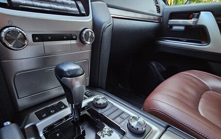 Toyota Land Cruiser 200, 2018 год, 5 999 000 рублей, 25 фотография