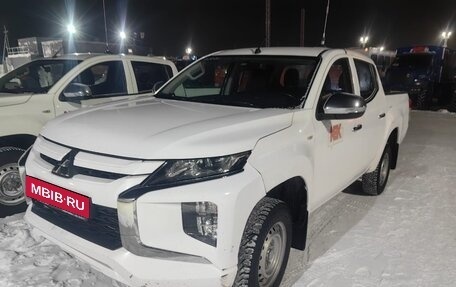 Mitsubishi L200 IV рестайлинг, 2021 год, 2 500 000 рублей, 4 фотография