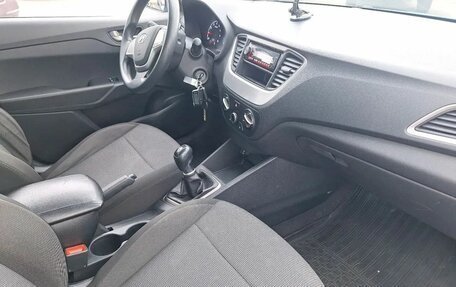 Hyundai Solaris II рестайлинг, 2018 год, 869 000 рублей, 14 фотография
