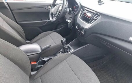 Hyundai Solaris II рестайлинг, 2018 год, 869 000 рублей, 15 фотография