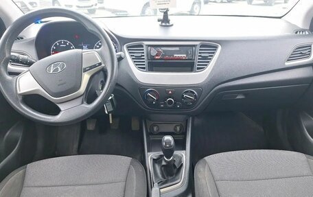 Hyundai Solaris II рестайлинг, 2018 год, 869 000 рублей, 12 фотография