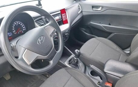 Hyundai Solaris II рестайлинг, 2018 год, 869 000 рублей, 9 фотография