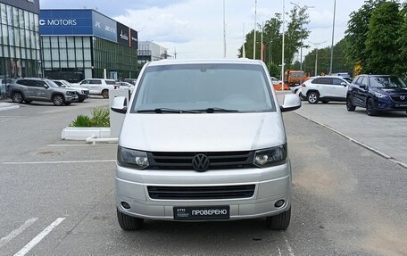 Volkswagen Caravelle T5, 2013 год, 2 129 000 рублей, 2 фотография