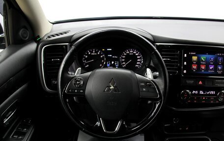 Mitsubishi Outlander III рестайлинг 3, 2017 год, 1 997 000 рублей, 14 фотография