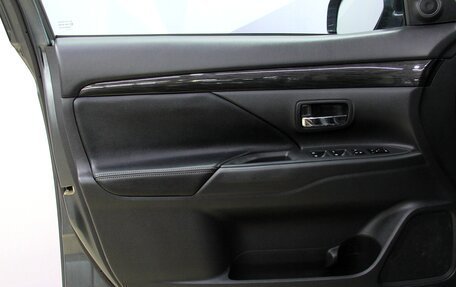 Mitsubishi Outlander III рестайлинг 3, 2017 год, 1 997 000 рублей, 9 фотография