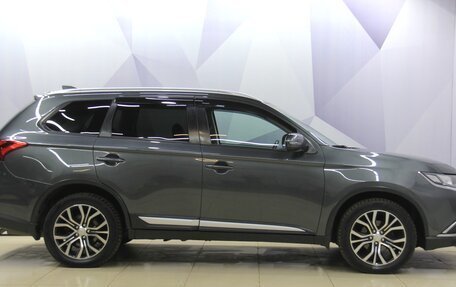 Mitsubishi Outlander III рестайлинг 3, 2017 год, 1 997 000 рублей, 6 фотография