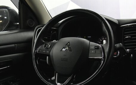 Mitsubishi Outlander III рестайлинг 3, 2017 год, 1 997 000 рублей, 17 фотография