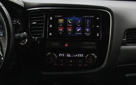 Mitsubishi Outlander III рестайлинг 3, 2017 год, 1 997 000 рублей, 18 фотография