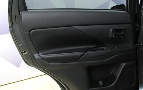 Mitsubishi Outlander III рестайлинг 3, 2017 год, 1 997 000 рублей, 23 фотография