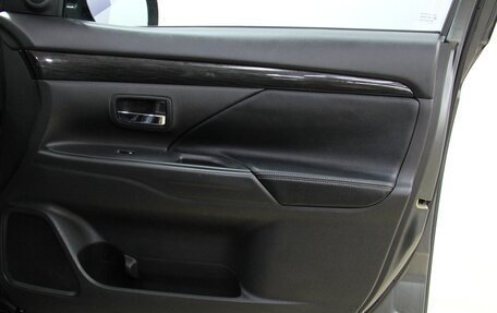 Mitsubishi Outlander III рестайлинг 3, 2017 год, 1 997 000 рублей, 29 фотография