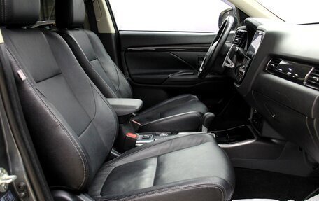 Mitsubishi Outlander III рестайлинг 3, 2017 год, 1 997 000 рублей, 30 фотография