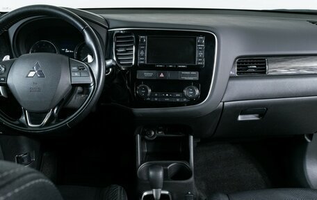 Mitsubishi Outlander III рестайлинг 3, 2015 год, 1 970 000 рублей, 12 фотография