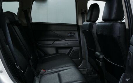 Mitsubishi Outlander III рестайлинг 3, 2015 год, 1 970 000 рублей, 13 фотография