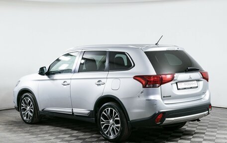 Mitsubishi Outlander III рестайлинг 3, 2015 год, 1 970 000 рублей, 7 фотография