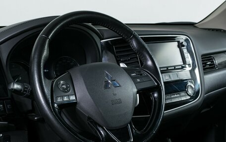 Mitsubishi Outlander III рестайлинг 3, 2015 год, 1 970 000 рублей, 15 фотография