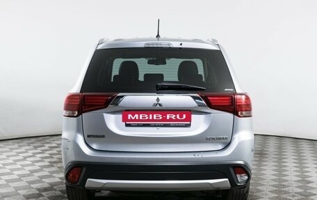 Mitsubishi Outlander III рестайлинг 3, 2015 год, 1 970 000 рублей, 6 фотография