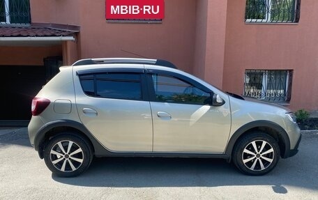Renault Sandero II рестайлинг, 2020 год, 1 200 000 рублей, 2 фотография