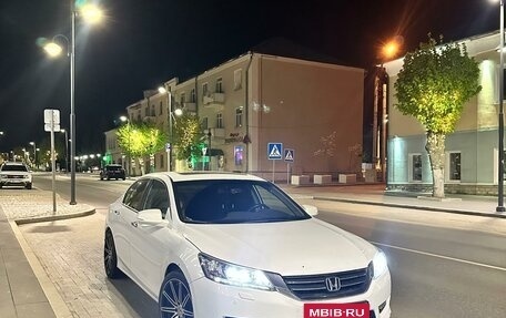 Honda Accord IX рестайлинг, 2013 год, 1 500 000 рублей, 4 фотография