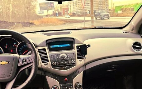 Chevrolet Cruze II, 2010 год, 618 000 рублей, 10 фотография